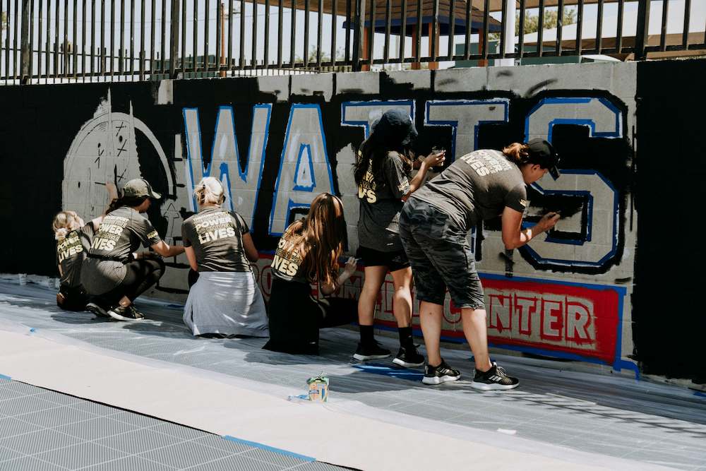 graph-fresque-murale Un gruppo di persone su un palco